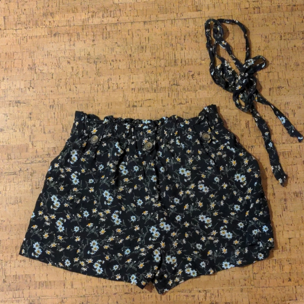 Shorts - Picture 2 of 3